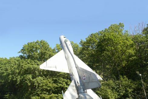 Babie Doły: pomnik z samolotem MiG-21