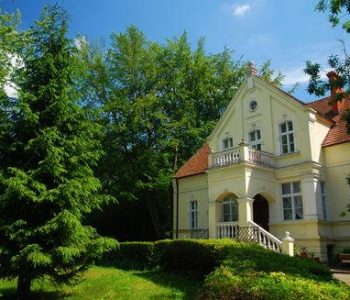 The Manor in Czartołomie