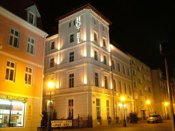 hotel bei nacht