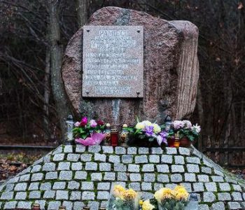 Obelisk – Miejsce Straceń 6 mieszkańców Ziemi Kartuskiej w Łapalicach