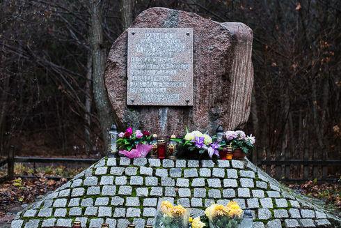 Obelisk – Miejsce Straceń 6 mieszkańców Ziemi Kartuskiej w Łapalicach