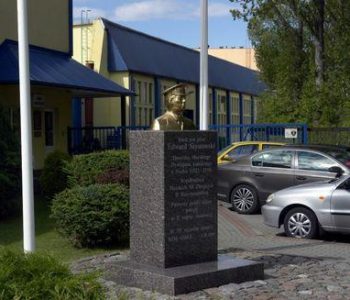 Pomnik kmdr. por. pilota Edwarda Szystowskiego