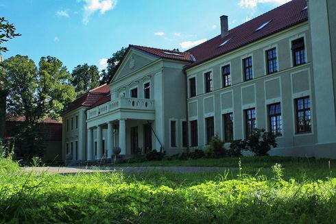 The Palace and Park Complex in Grąbkowo